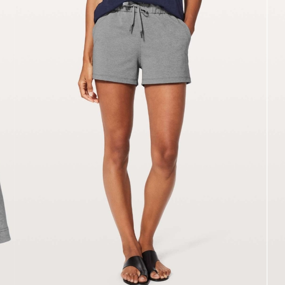 Lululemon On The Fly Short Woven Inseam 2.5" Size 8 Heathered Slate